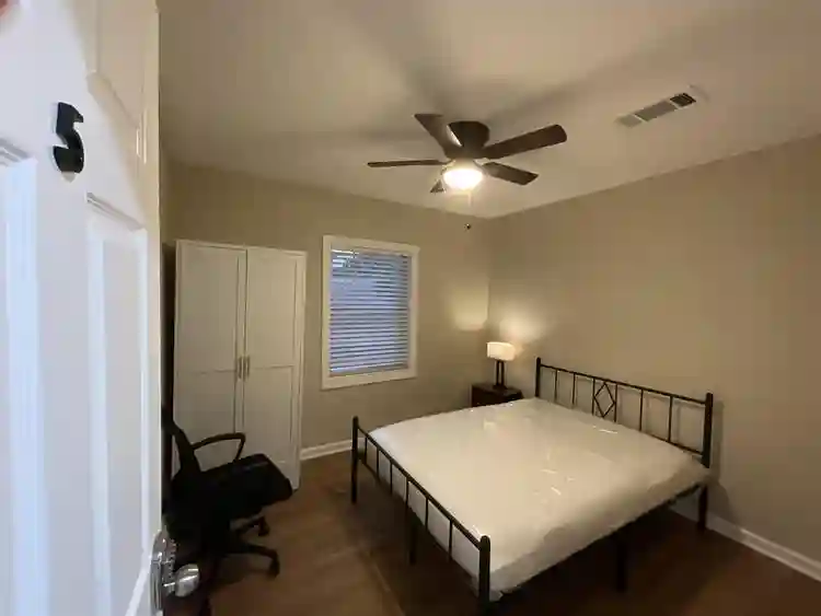 8 BR in Houston