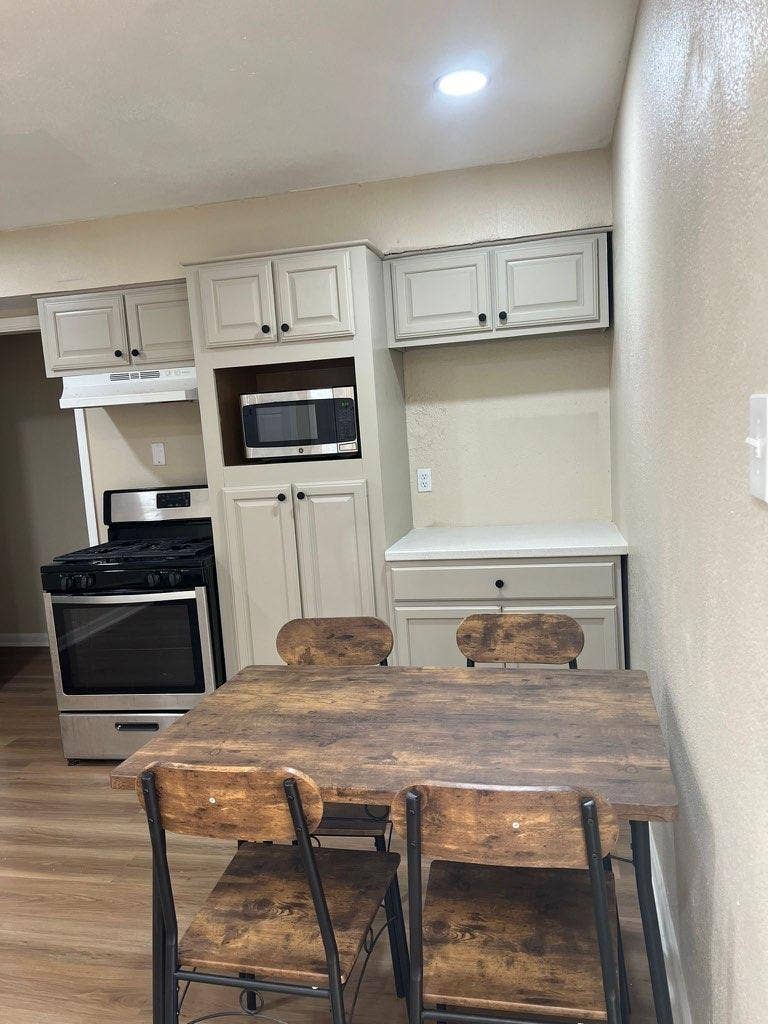 8 BR in Houston