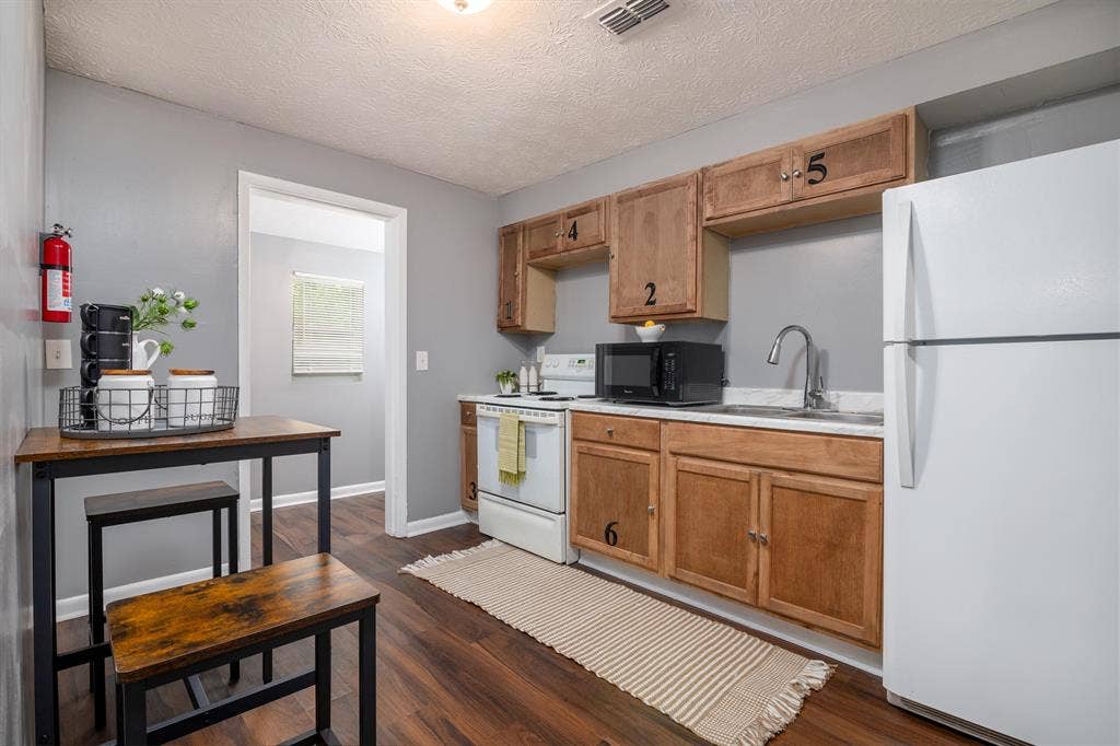 6 BR in Jacksonville