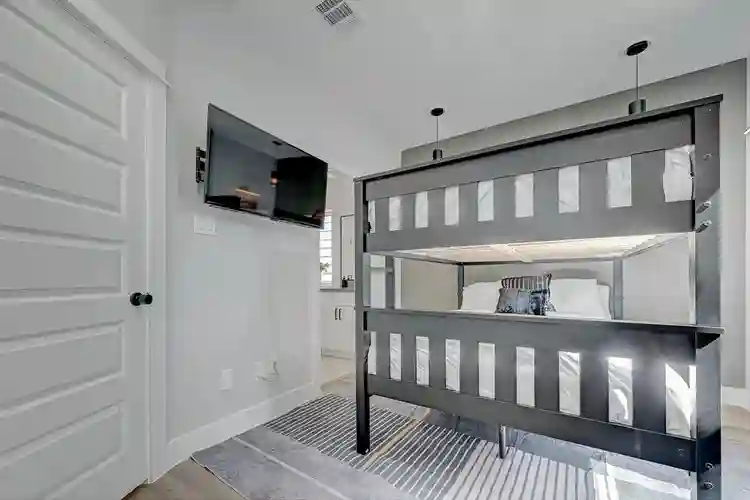4 BR in Houston