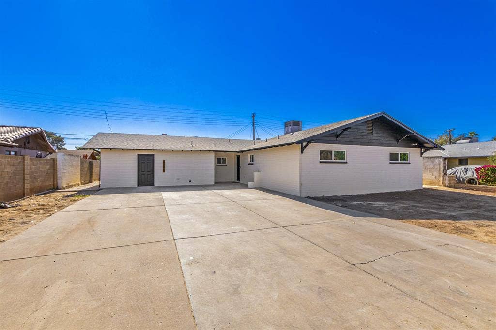 8 BR in Phoenix