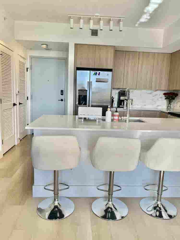 **NEWLY BUILT LUXURY APARTMENT**