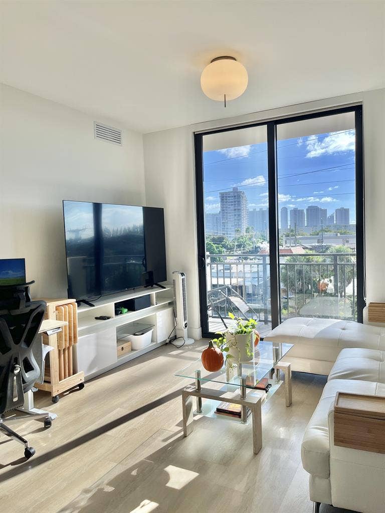 **NEWLY BUILT LUXURY APARTMENT**