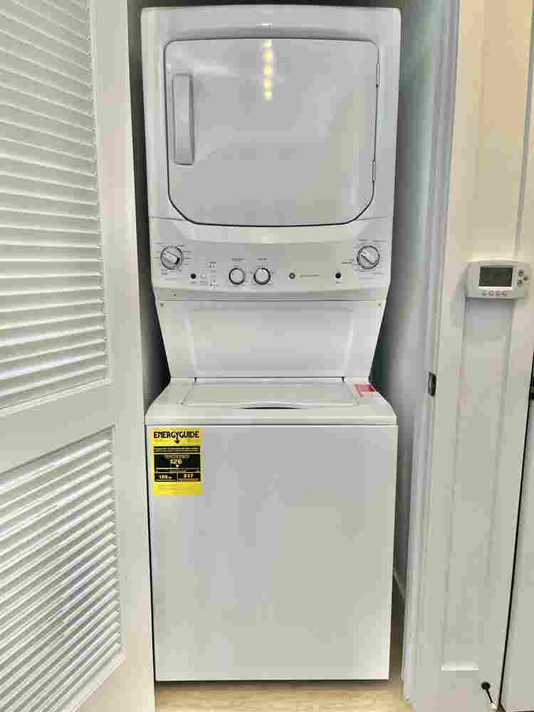 **NEWLY BUILT LUXURY APARTMENT**