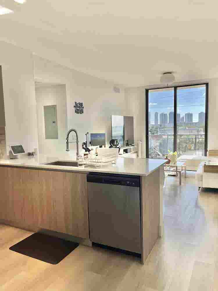 **NEWLY BUILT LUXURY APARTMENT**