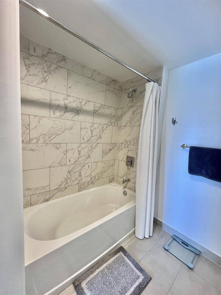 **NEWLY BUILT LUXURY APARTMENT**