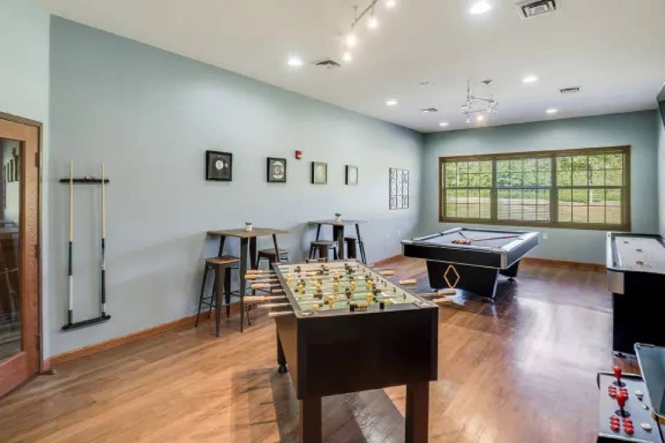 3 bed apartment - private room/bath