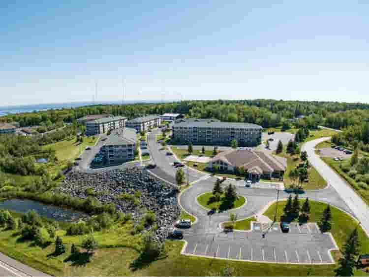 3 bed apartment - private room/bath