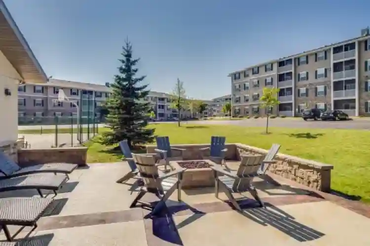 3 bed apartment - private room/bath