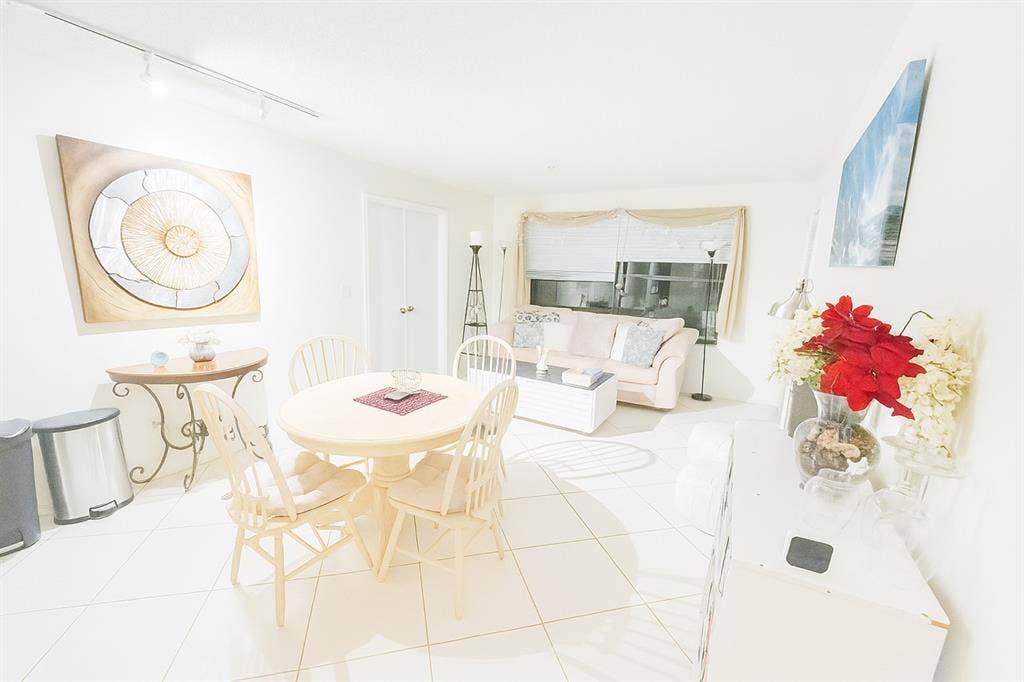 Shared bathroom bedroom for rent