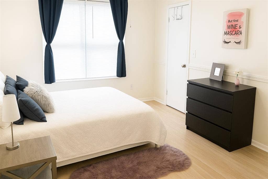 Shared bathroom bedroom for rent