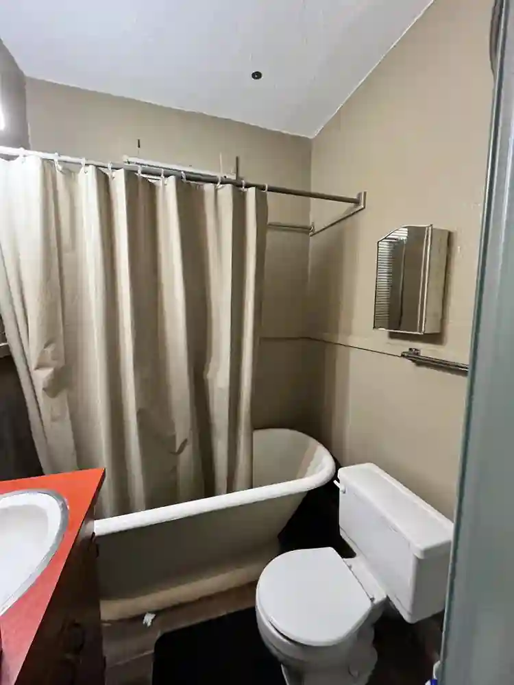 Subleasing 1 Bed/shared bath