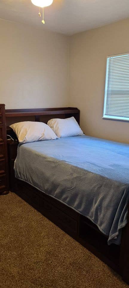 Small Room in Quiet Neighborhood