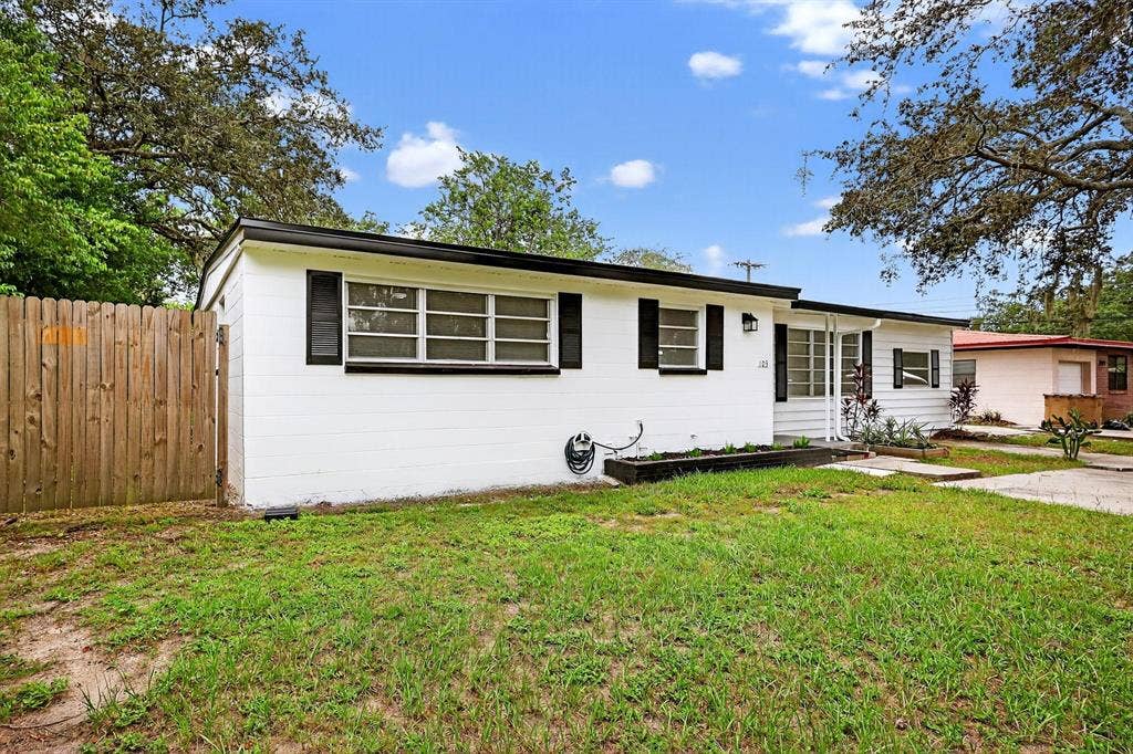 6 BR in Temple Terrace