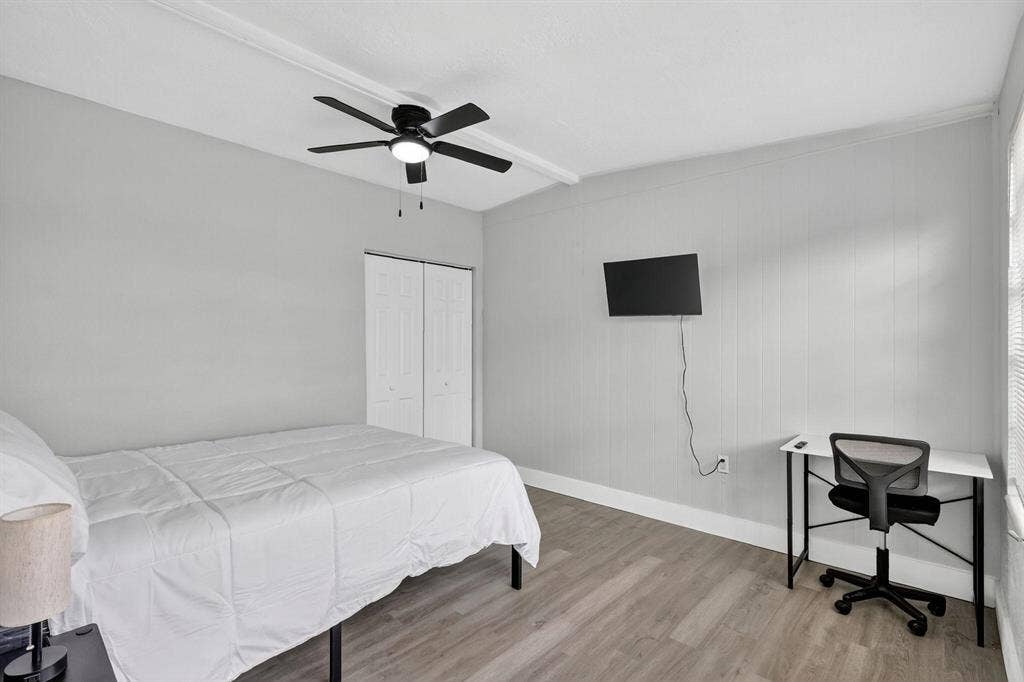 6 BR in Temple Terrace