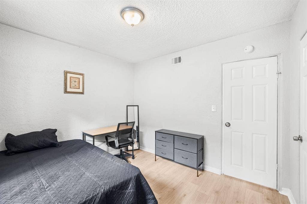 6 BR in Jacksonville