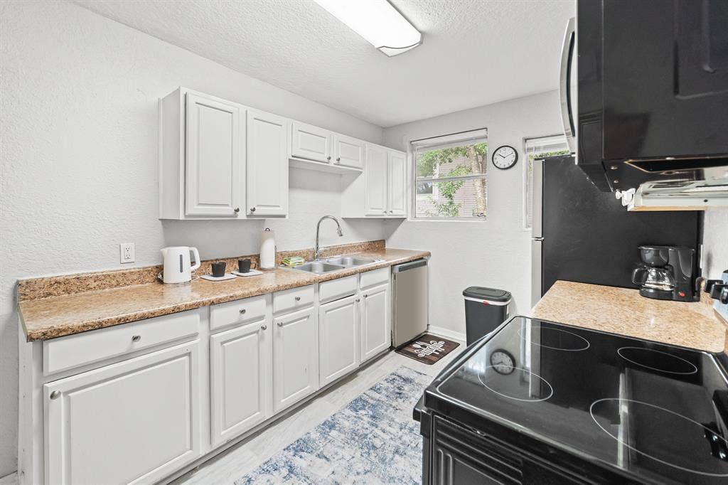 6 BR in Jacksonville
