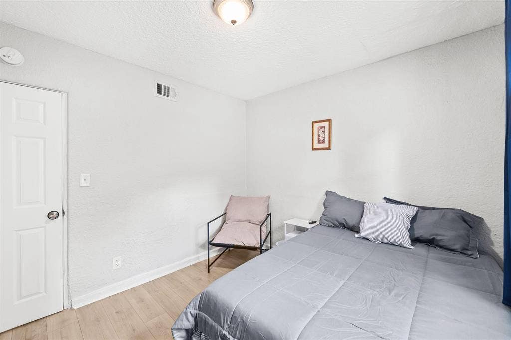 6 BR in Jacksonville