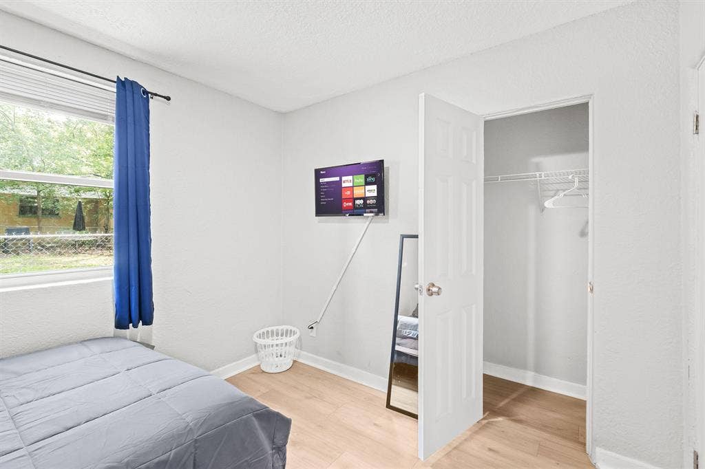 6 BR in Jacksonville