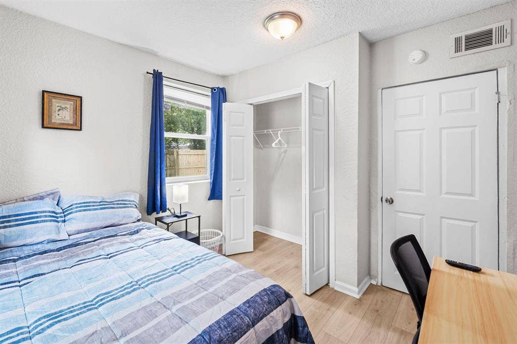 6 BR in Jacksonville