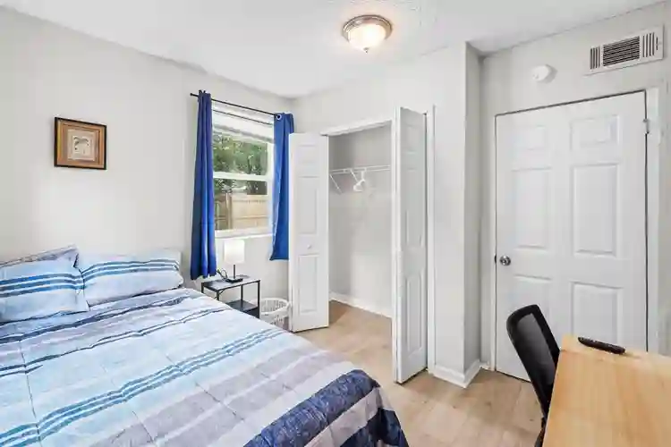 6 BR in Jacksonville