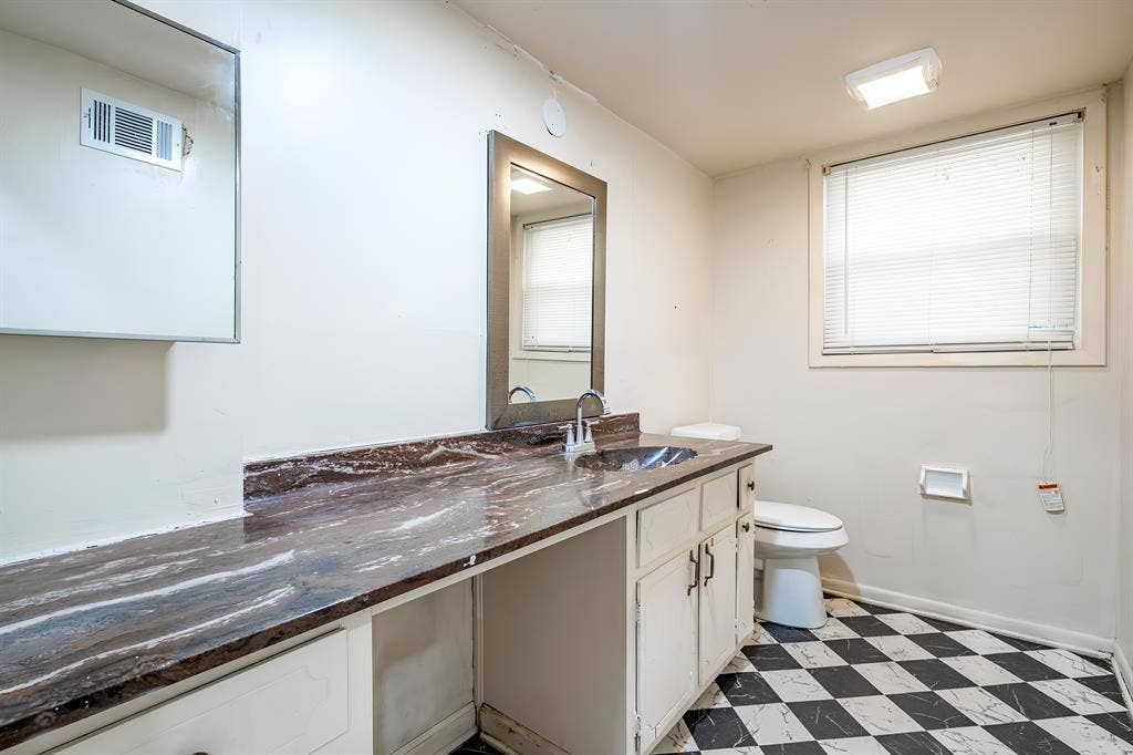 7 BR in Stone Mountain