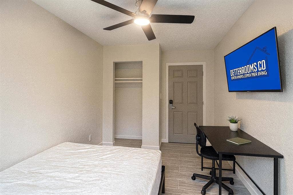 7 BR in Houston