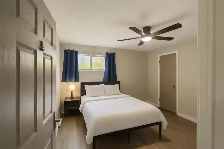 7 BR in Houston