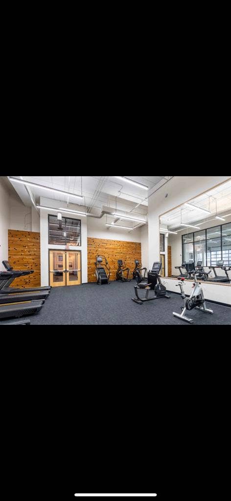 LOOKING FOR A SUBLEASER