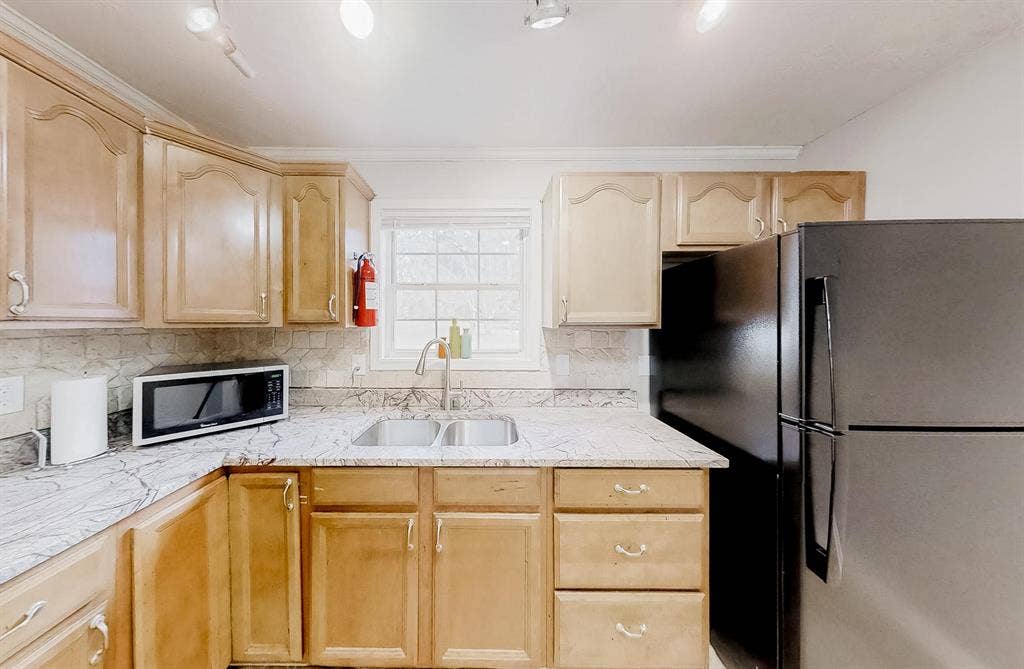 9 BR in Stone Mountain