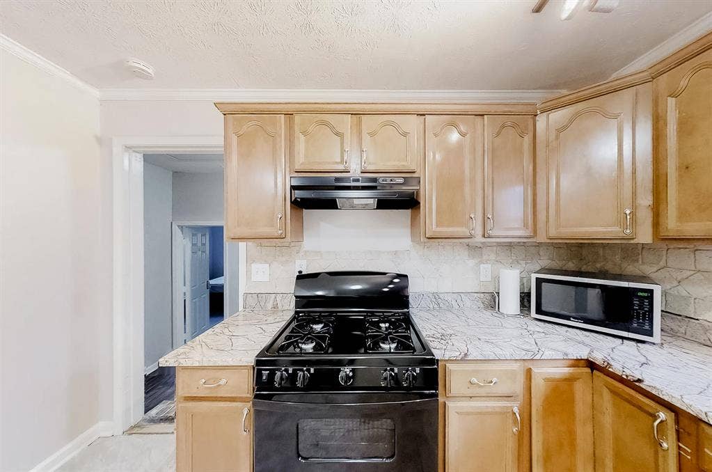 9 BR in Stone Mountain