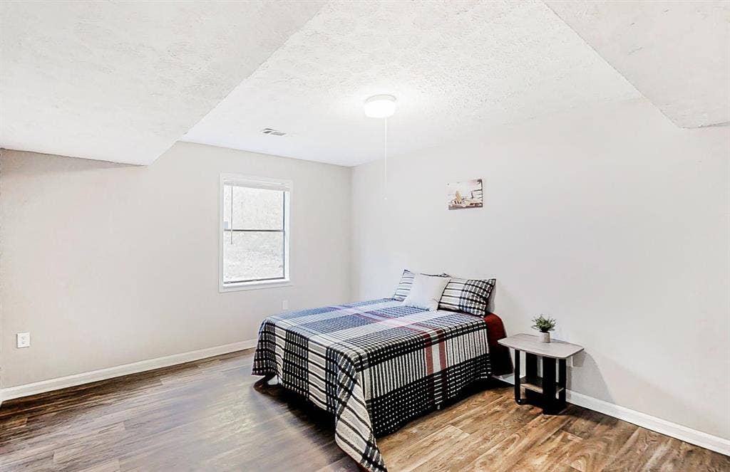 9 BR in Stone Mountain