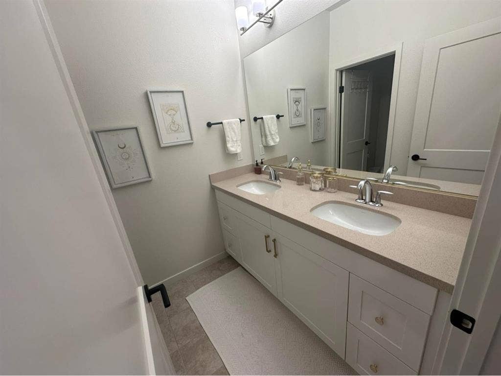 Lake Forest Room for rent