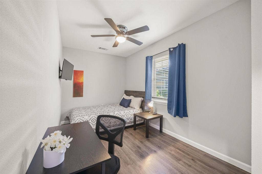 10 BR in Houston