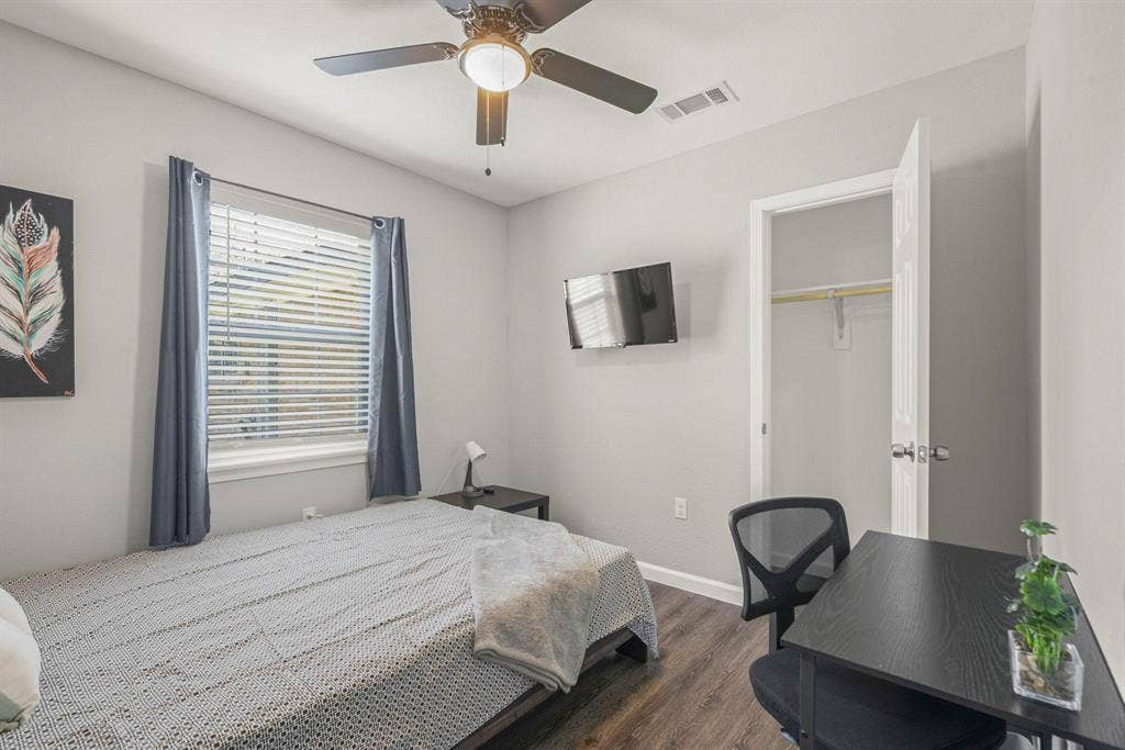 10 BR in Houston
