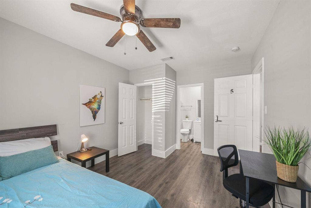 10 BR in Houston