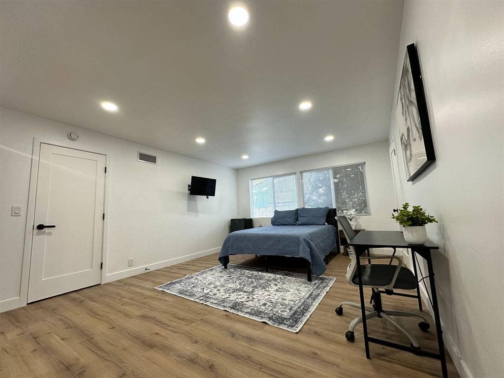 4 BR in Los Angeles