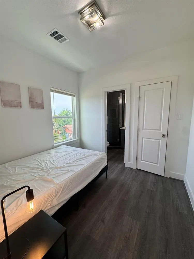 9 BR in Houston