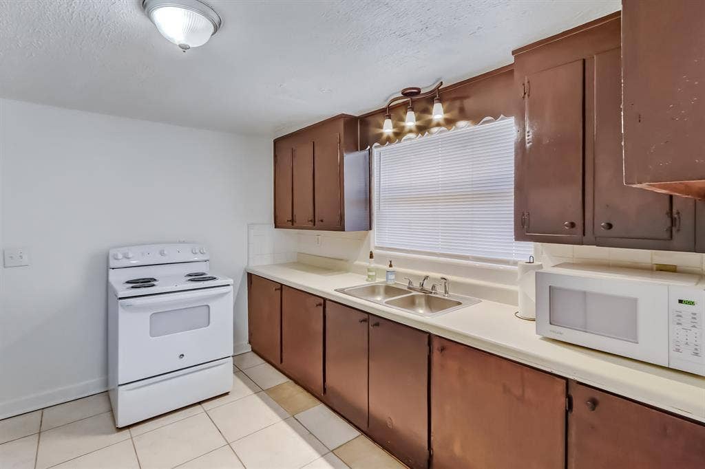 6 BR in Jacksonville