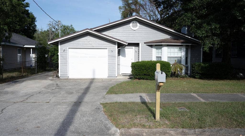 6 BR in Jacksonville