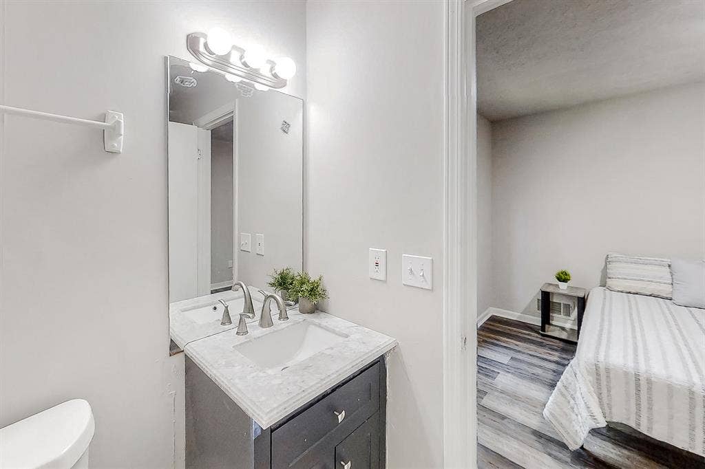 8 BR in Stone Mountain