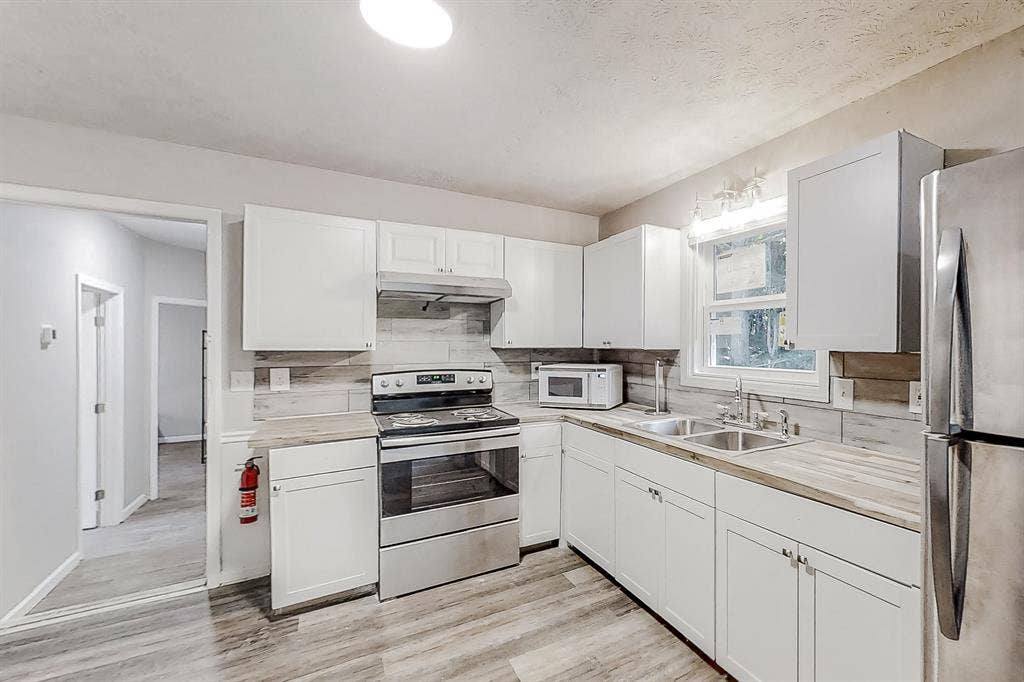 8 BR in Stone Mountain