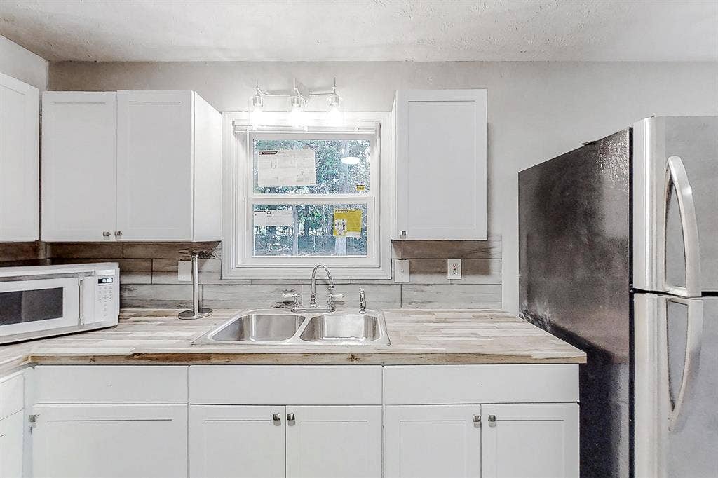 8 BR in Stone Mountain