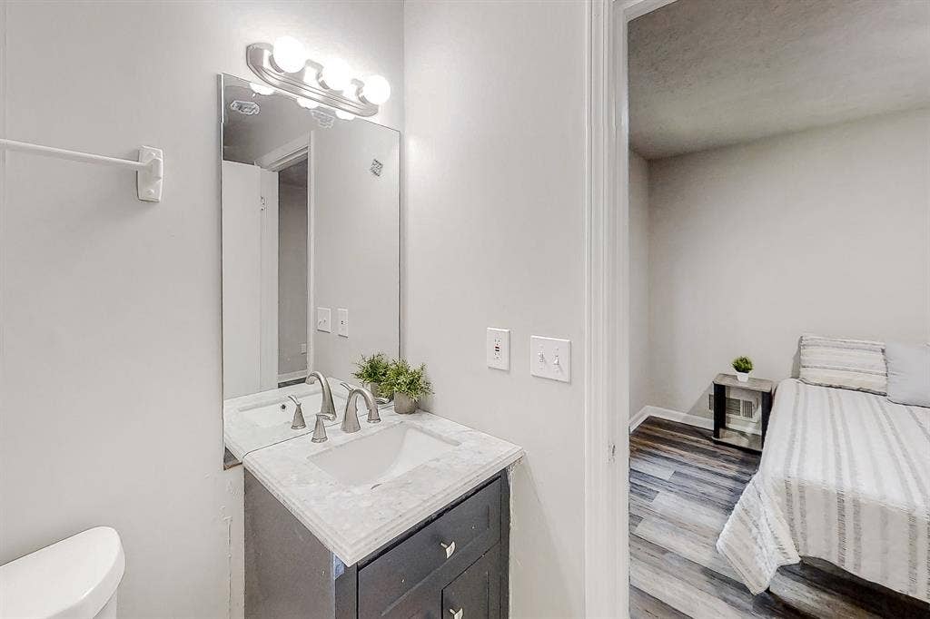 8 BR in Stone Mountain