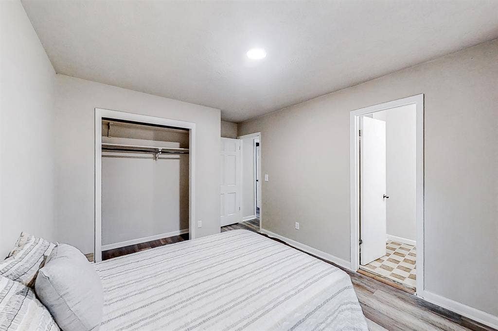 8 BR in Stone Mountain