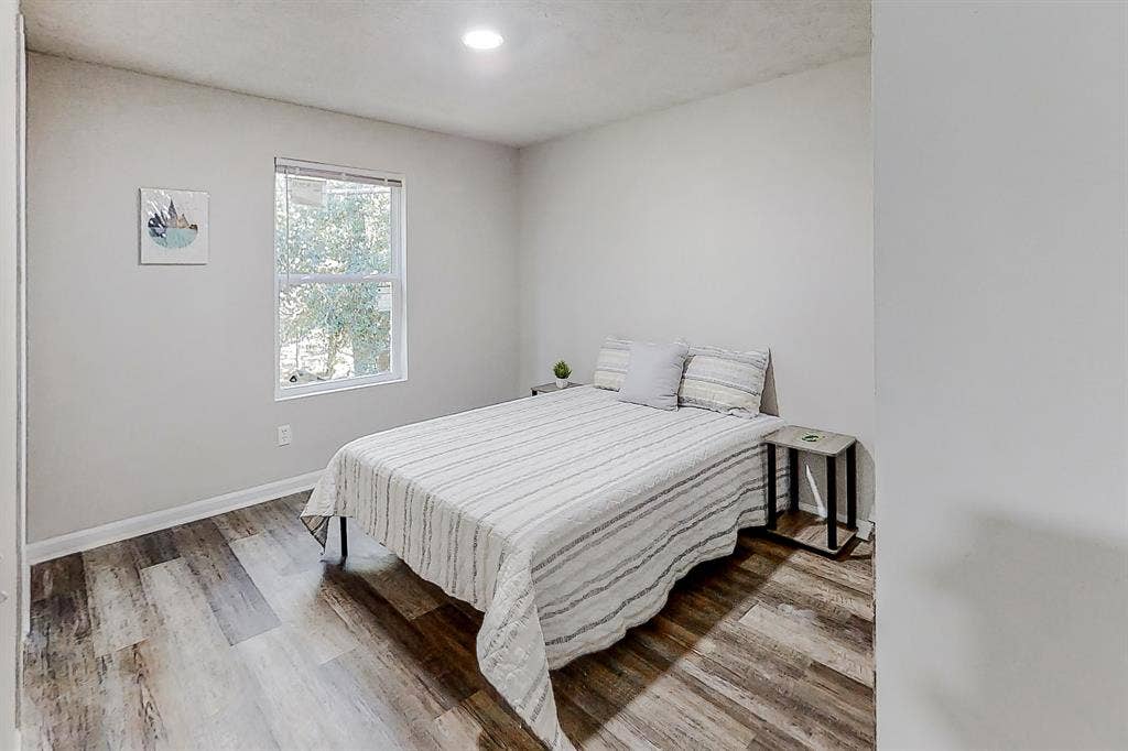 8 BR in Stone Mountain