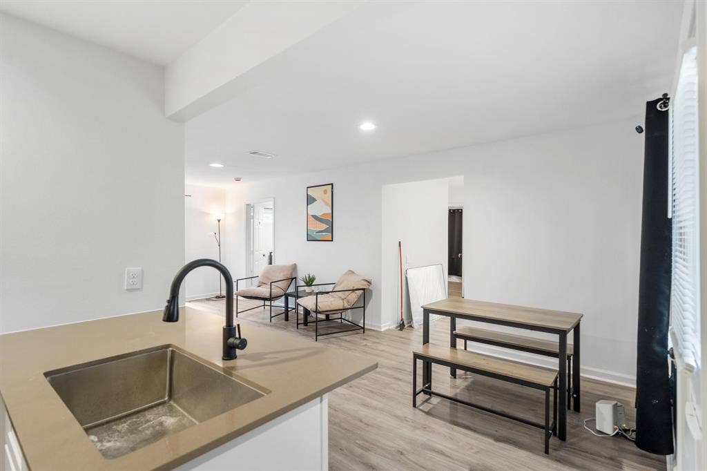 6 BR in Houston