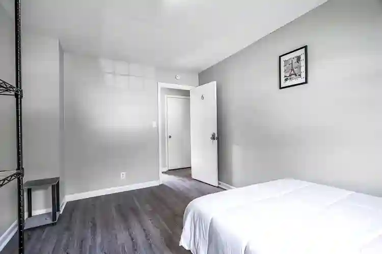 7 BR in Riverdale