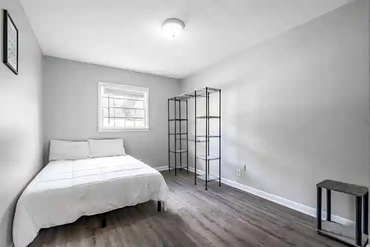 7 BR in Riverdale