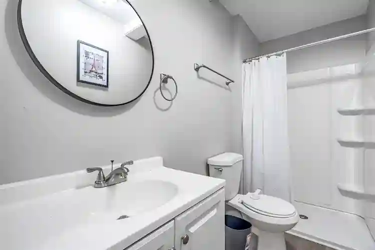 7 BR in Riverdale